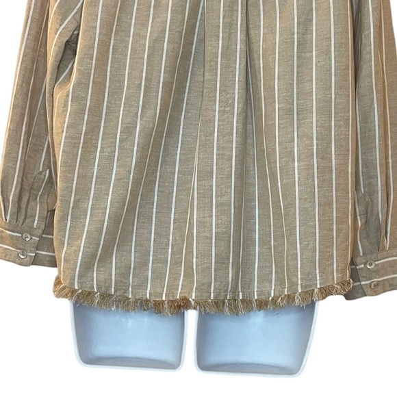 Liverpool Tan and White Stripe Button Down Shirt with Fray Hem 3/4 Sleeve Size 8 - Picture 3 of 9